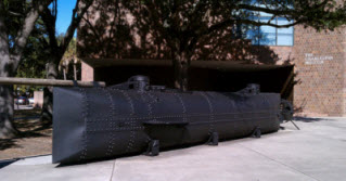 Hunley_Civil_War_Sub.jpg